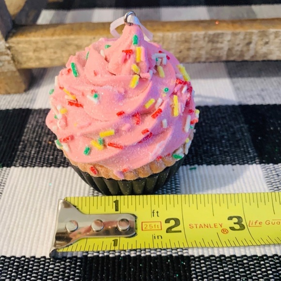 3 Pastel Cupcakes with Whipped Frosting & Sprinkles - Picture 5 of 6